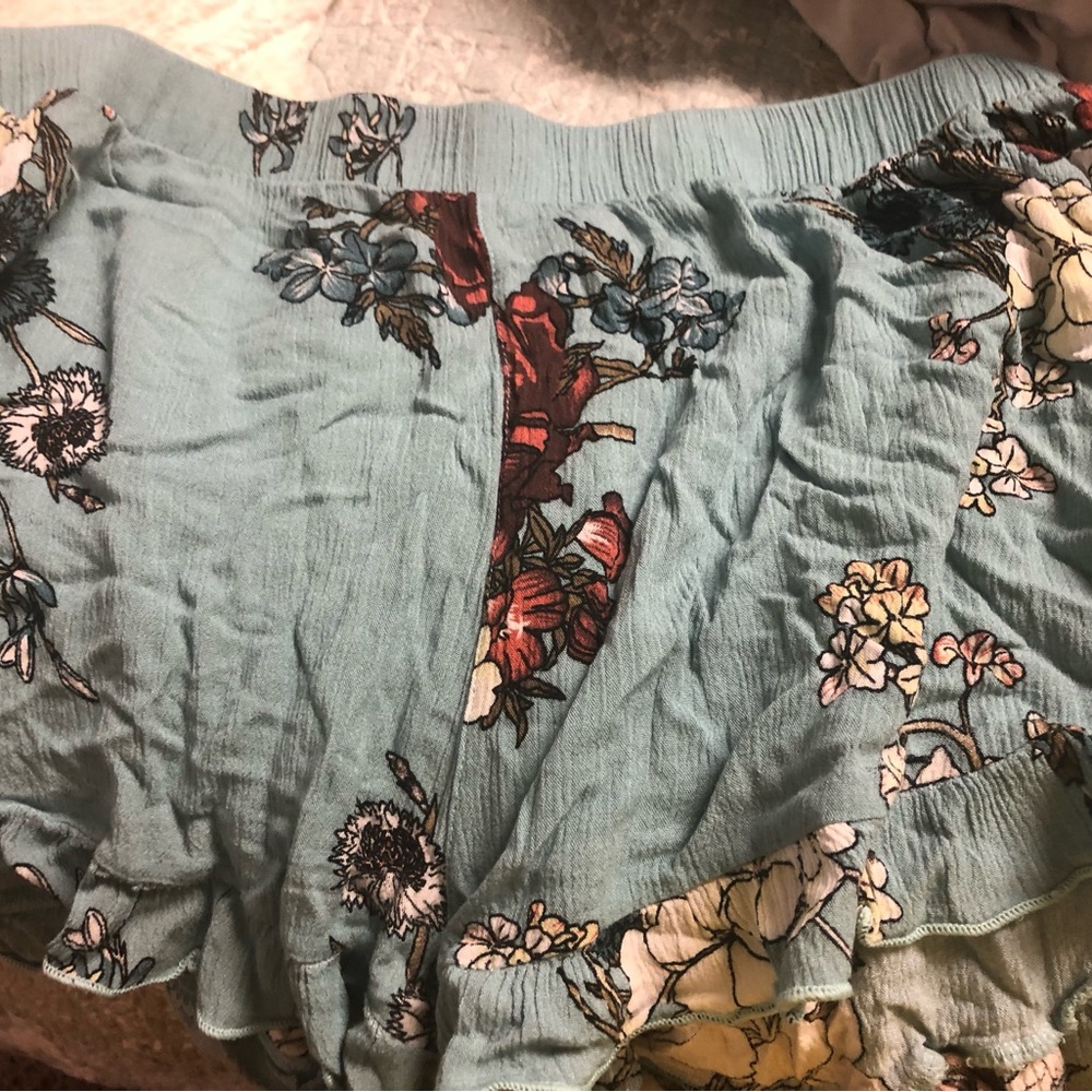 Southern Stitch brand shorts size XL blue with flowers